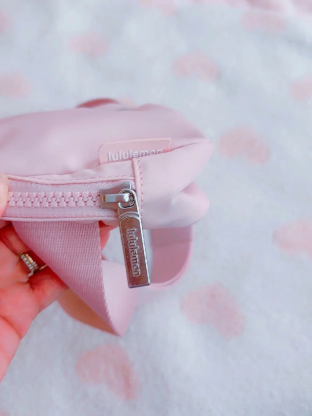 lululemon Everywhere Belt Bag - Flush Pink